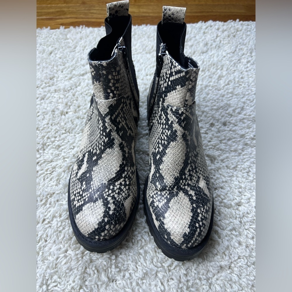 Women’s 7.5 Snakeskin Ankle Boots NEW - Picture 2 of 8